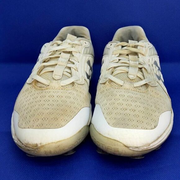 Under Armour Molded Men\'s Pre-owned White/Silver Baseball Cleats - sz. 6 1/2
